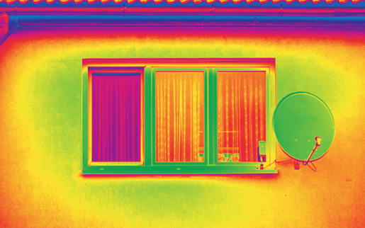 Termografisk billede af vindue i bygning